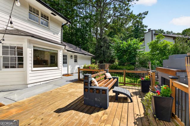 9945 Lake Forest Way, Roswell, GA 30076