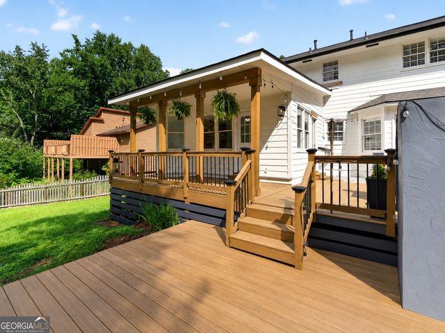 9945 Lake Forest Way, Roswell, GA 30076