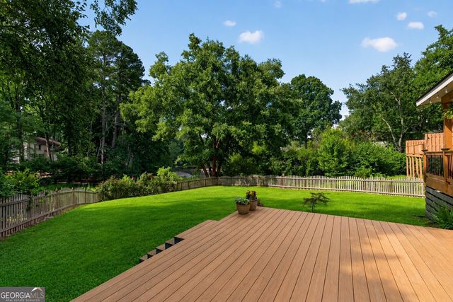 9945 Lake Forest Way, Roswell, GA 30076