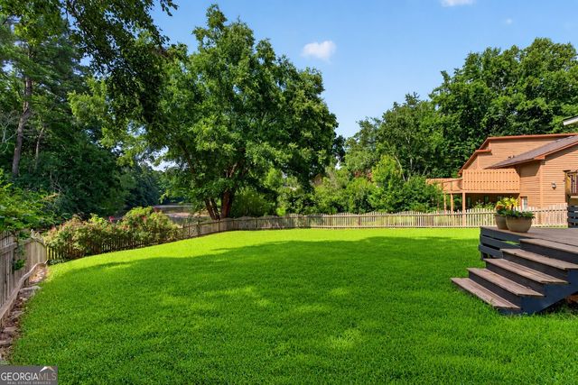 9945 Lake Forest Way, Roswell, GA 30076