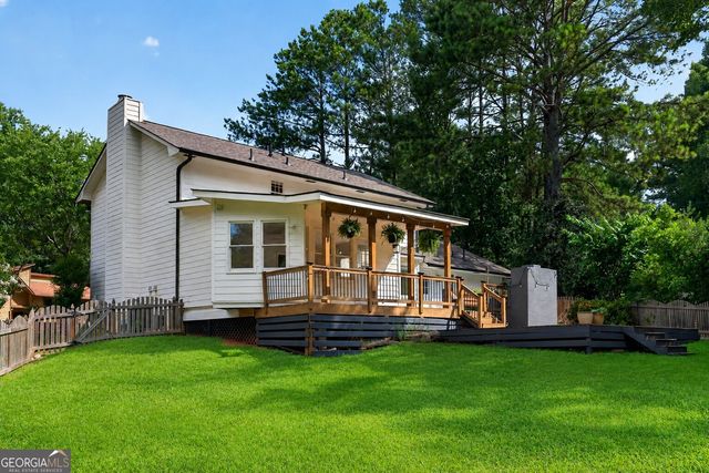 9945 Lake Forest Way, Roswell, GA 30076