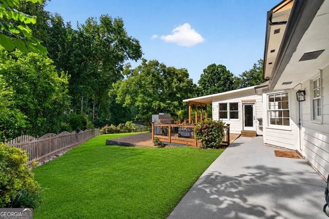 9945 Lake Forest Way, Roswell, GA 30076