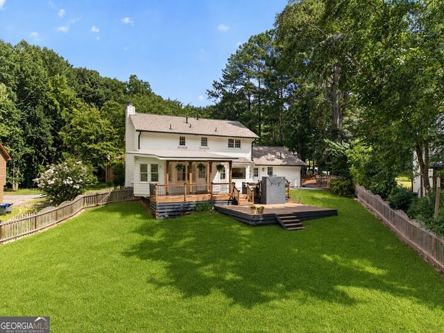 9945 Lake Forest Way, Roswell, GA 30076
