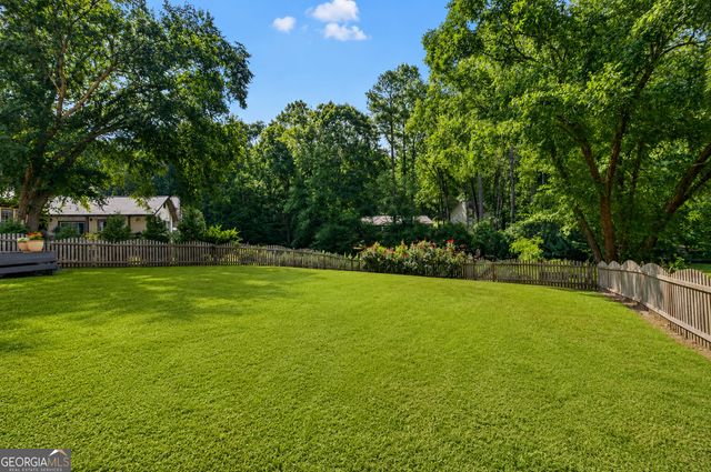 9945 Lake Forest Way, Roswell, GA 30076