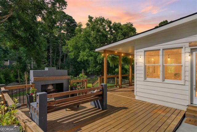 9945 Lake Forest Way, Roswell, GA 30076