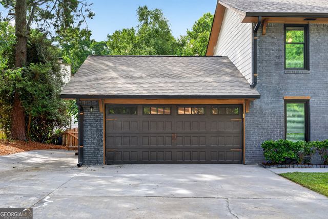 9945 Lake Forest Way, Roswell, GA 30076