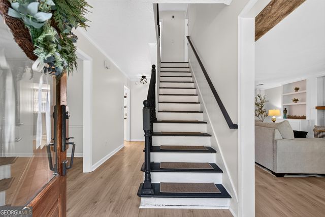 9945 Lake Forest Way, Roswell, GA 30076