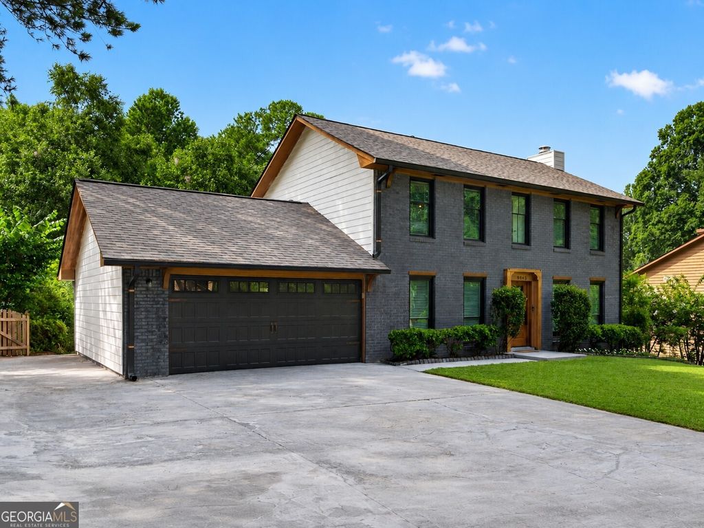 9945 Lake Forest Way, Roswell, GA 30076