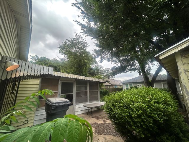 2806 Twyman, Dallas, TX 75215