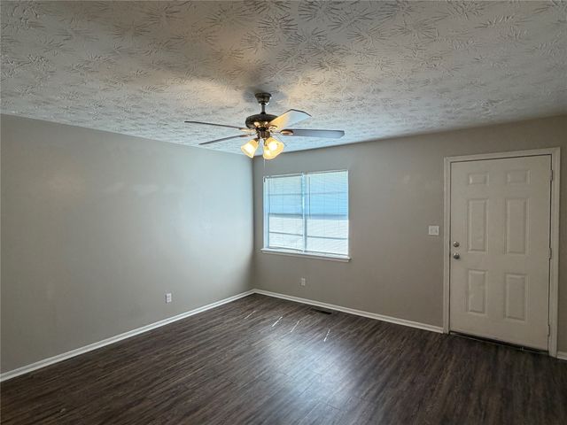 906 S Choctaw Place, Claremore, OK 74017