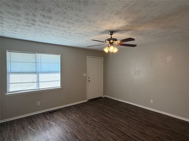 906 S Choctaw Place, Claremore, OK 74017