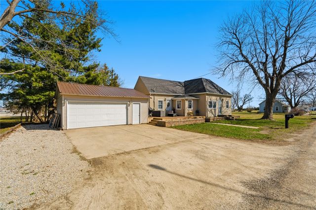 104 Birch Street, Urbana, IA 52345