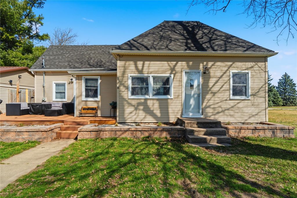 104 Birch Street, Urbana, IA 52345