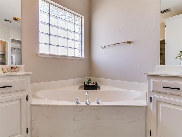 6705 Green Meadow Lane, Oklahoma City, OK 73132