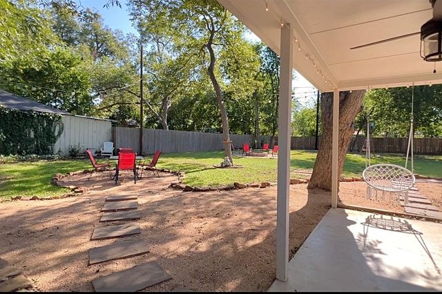 1707 LEXINGTON ST, Taylor, TX 76574