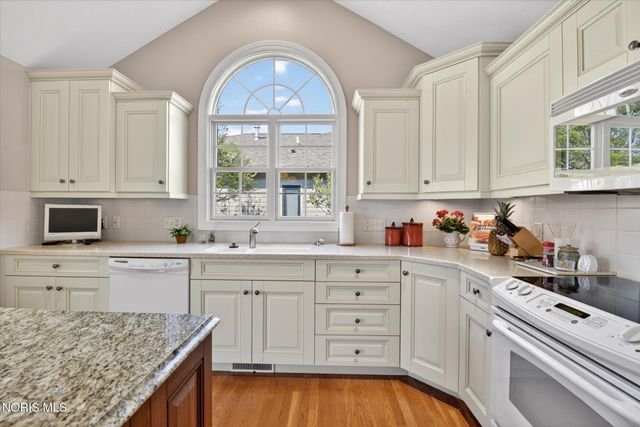 9209 Summer Song Lane, Sylvania, OH 43560