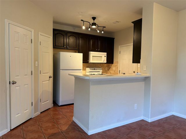 2100 Pipers Field DR 21, Austin, TX 78758