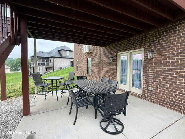 9805 Sunnys Halo Ct, Louisville, KY 40214
