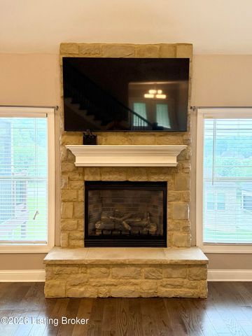 9805 Sunnys Halo Ct, Louisville, KY 40214