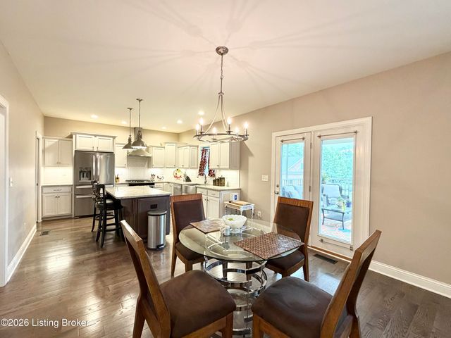 9805 Sunnys Halo Ct, Louisville, KY 40214