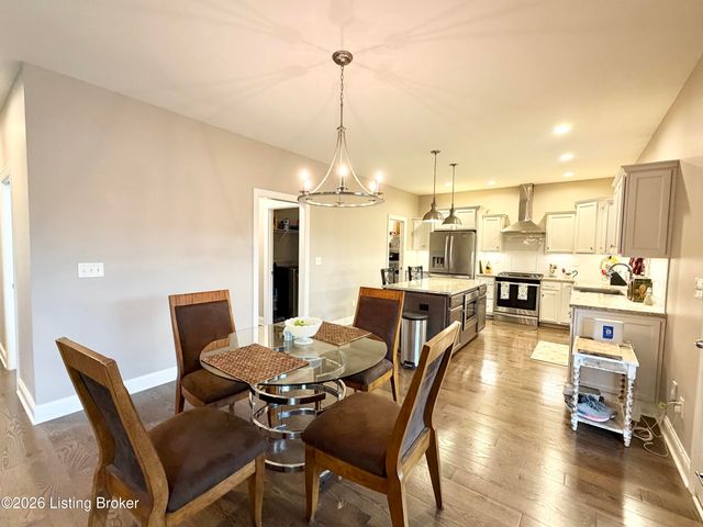 9805 Sunnys Halo Ct, Louisville, KY 40214