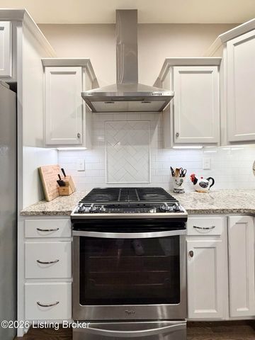 9805 Sunnys Halo Ct, Louisville, KY 40214