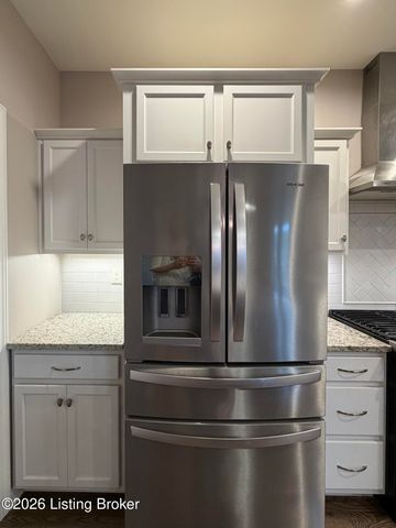 9805 Sunnys Halo Ct, Louisville, KY 40214