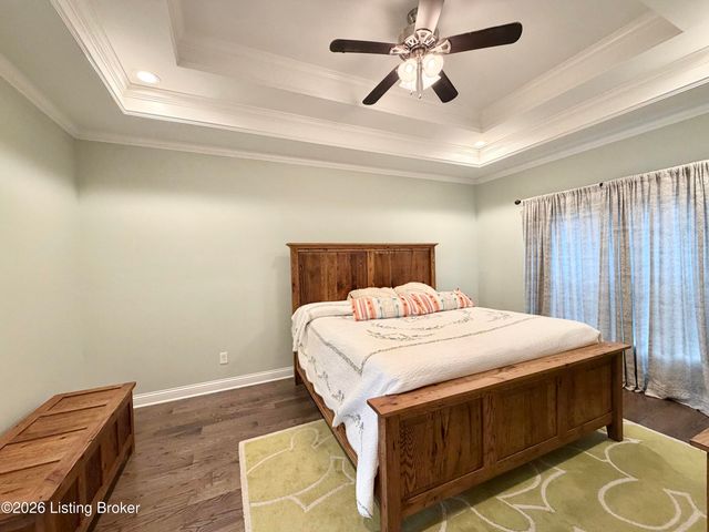 9805 Sunnys Halo Ct, Louisville, KY 40214