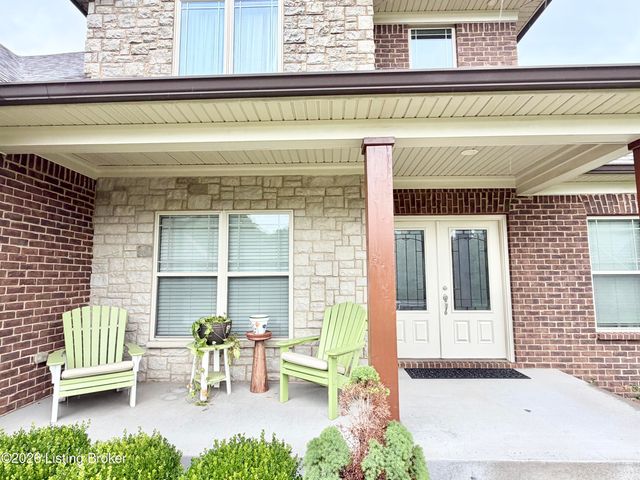9805 Sunnys Halo Ct, Louisville, KY 40214