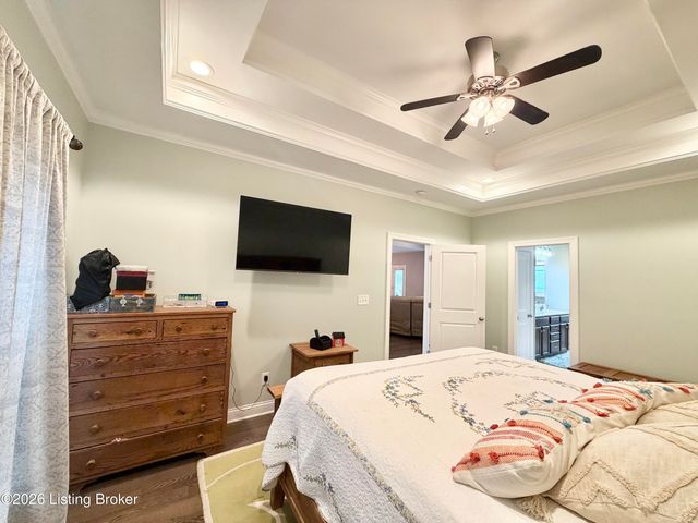 9805 Sunnys Halo Ct, Louisville, KY 40214