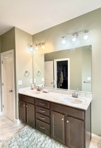 9805 Sunnys Halo Ct, Louisville, KY 40214