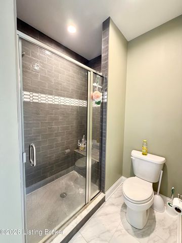 9805 Sunnys Halo Ct, Louisville, KY 40214