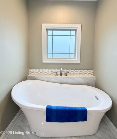 9805 Sunnys Halo Ct, Louisville, KY 40214