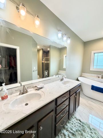 9805 Sunnys Halo Ct, Louisville, KY 40214