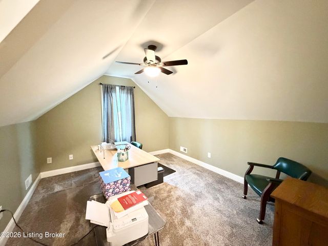 9805 Sunnys Halo Ct, Louisville, KY 40214
