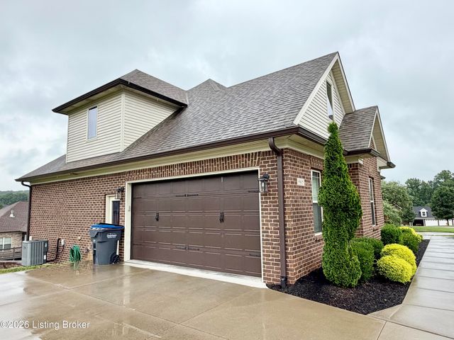 9805 Sunnys Halo Ct, Louisville, KY 40214