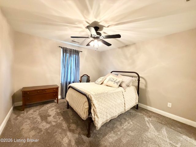 9805 Sunnys Halo Ct, Louisville, KY 40214