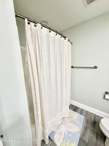 9805 Sunnys Halo Ct, Louisville, KY 40214