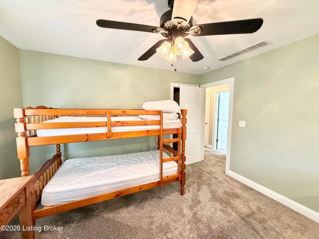 9805 Sunnys Halo Ct, Louisville, KY 40214
