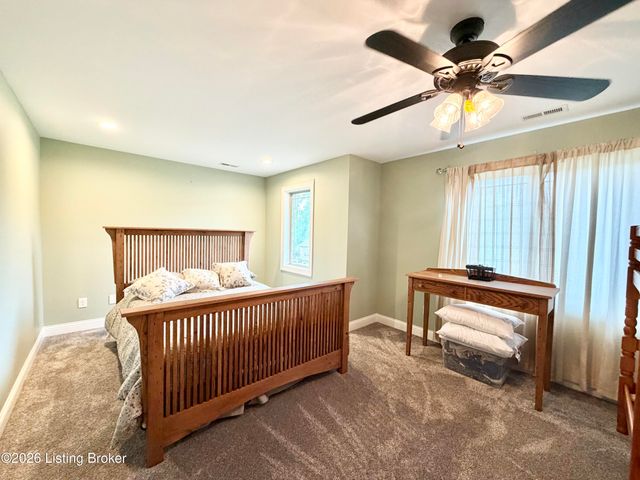 9805 Sunnys Halo Ct, Louisville, KY 40214