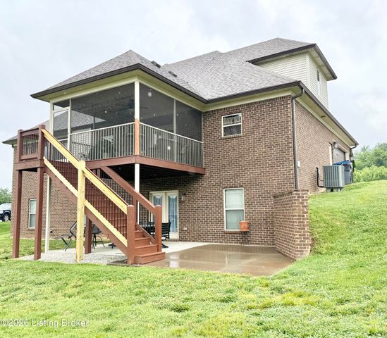 9805 Sunnys Halo Ct, Louisville, KY 40214