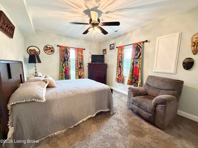 9805 Sunnys Halo Ct, Louisville, KY 40214