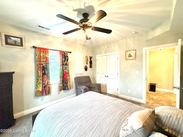 9805 Sunnys Halo Ct, Louisville, KY 40214