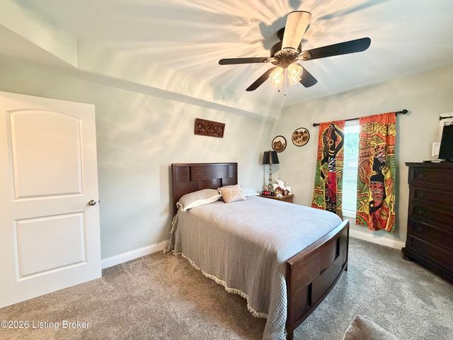 9805 Sunnys Halo Ct, Louisville, KY 40214