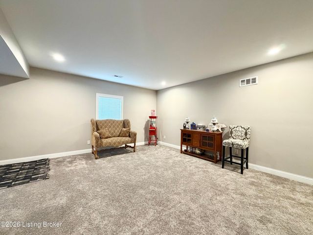 9805 Sunnys Halo Ct, Louisville, KY 40214