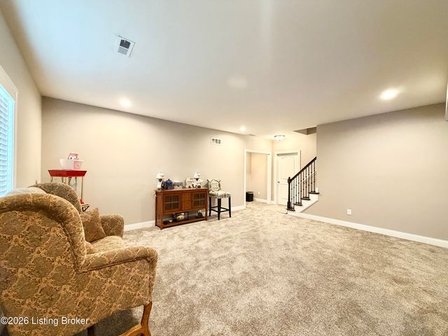 9805 Sunnys Halo Ct, Louisville, KY 40214