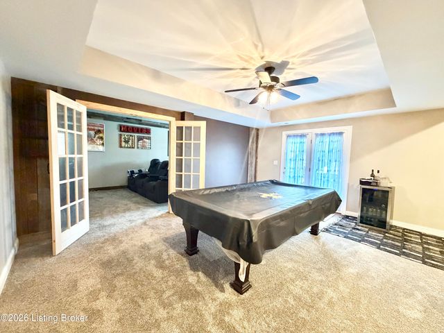 9805 Sunnys Halo Ct, Louisville, KY 40214