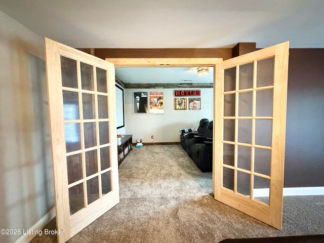 9805 Sunnys Halo Ct, Louisville, KY 40214