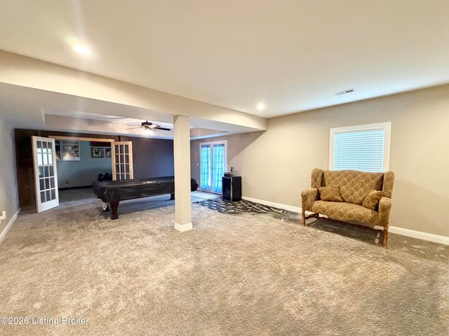 9805 Sunnys Halo Ct, Louisville, KY 40214