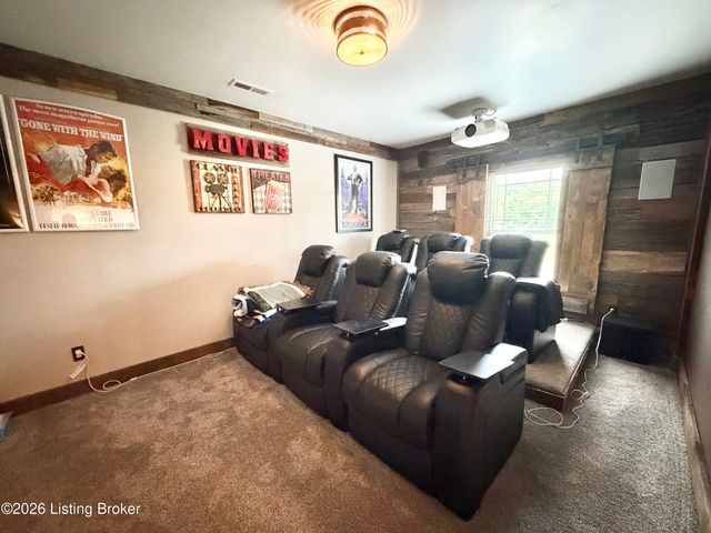 9805 Sunnys Halo Ct, Louisville, KY 40214